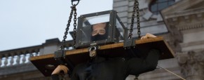 Illusionist Attempts Dangerous Escape at New Year Parade